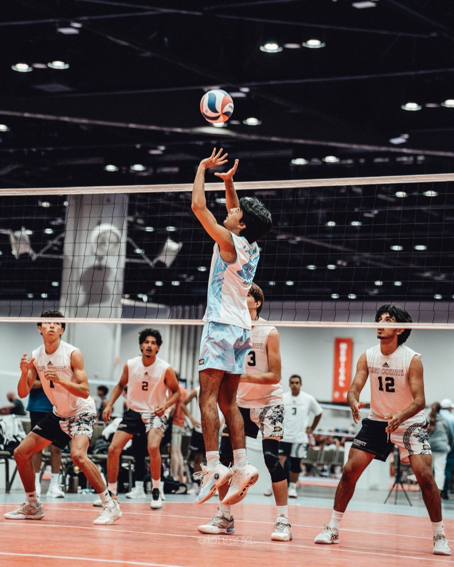 Rayan setting at a club volleyball tournament